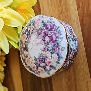 Ardleigh-Elliott floral trinket box
